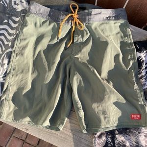 Size 32 men’s trunks bundle. Green pair is brixton.